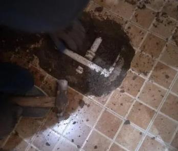 临江卫生间漏水维修公司为您分享下卫生间渗水如何处理及注意事项